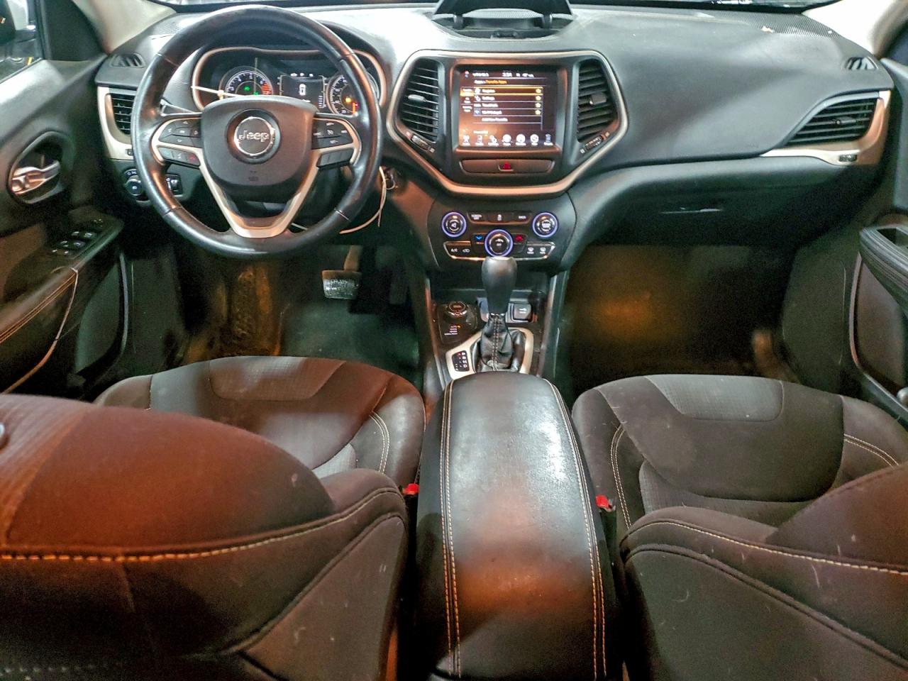 2016 JEEP CHEROKEE LATITUDE photo 8