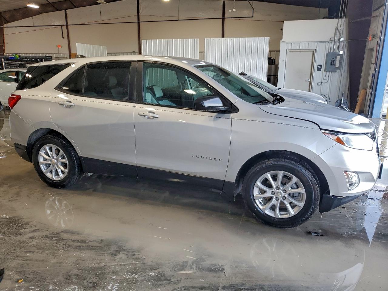 2020 CHEVROLET EQUINOX LS photo 4