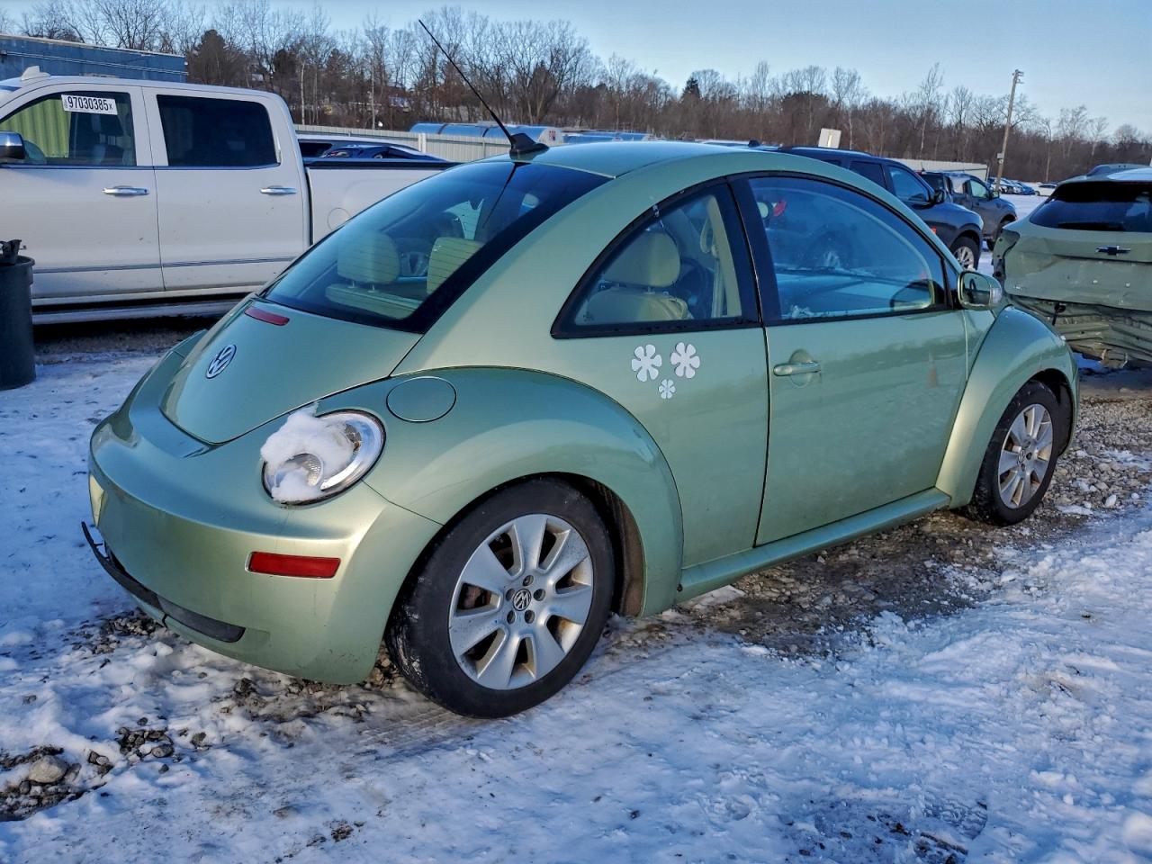 2009 VOLKSWAGEN NEW BEETLE S photo 3