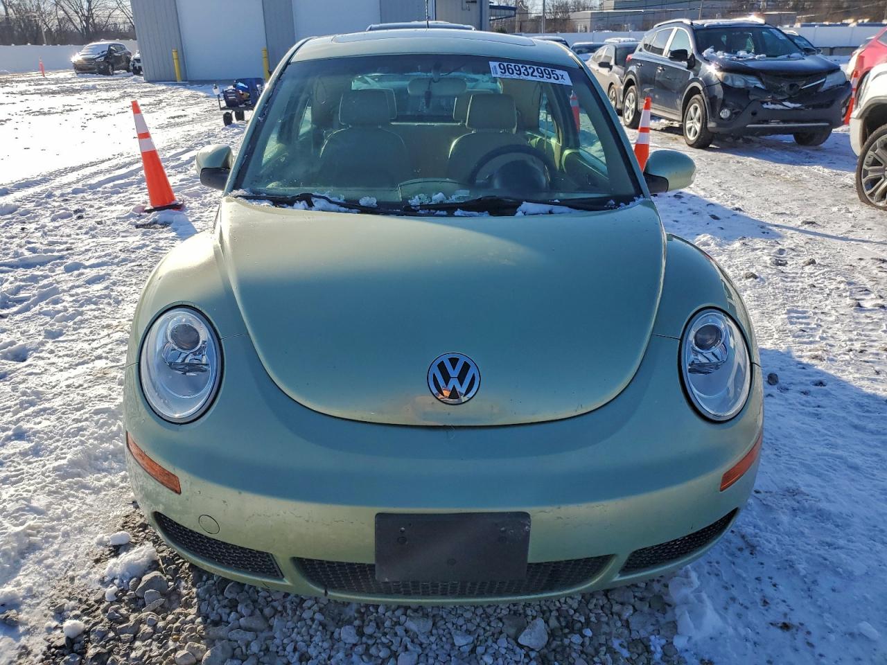 2009 VOLKSWAGEN NEW BEETLE S photo 5