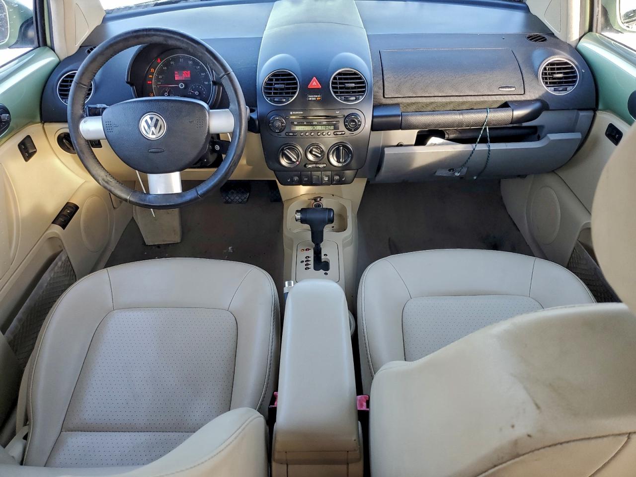 2009 VOLKSWAGEN NEW BEETLE S photo 8