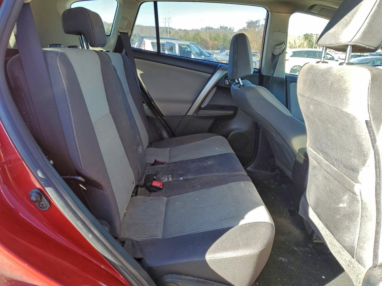 2015 TOYOTA RAV4 XLE photo 11