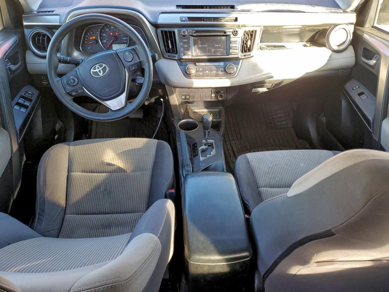 2015 TOYOTA RAV4 XLE photo 8