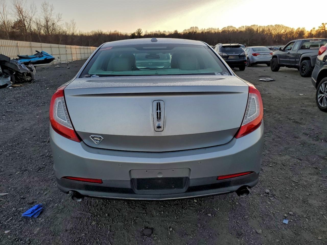2013 LINCOLN MKS photo 11