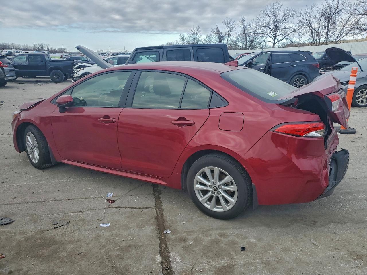 2024 TOYOTA COROLLA LE photo 2
