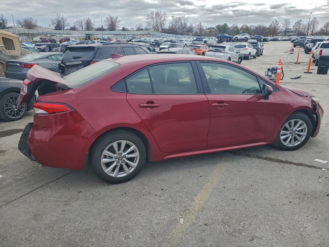 2024 TOYOTA COROLLA LE photo 3