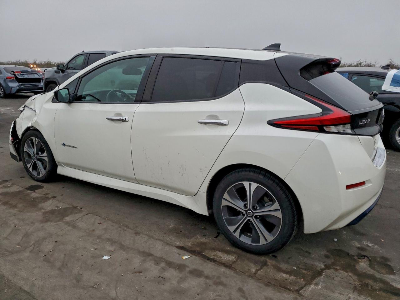 2019 NISSAN LEAF S photo 2