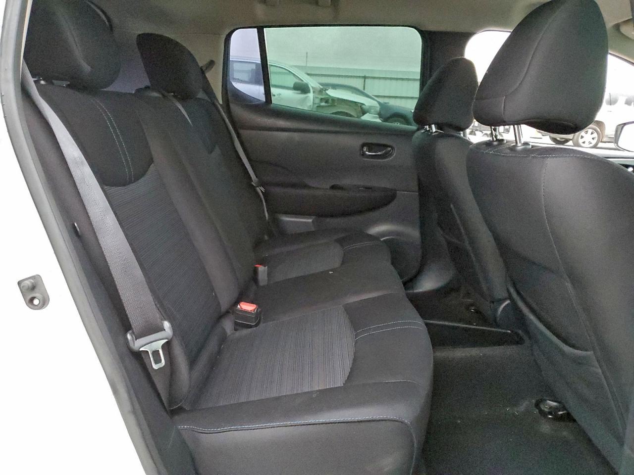 2019 NISSAN LEAF S photo 10