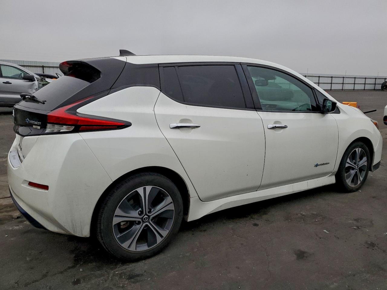 2019 NISSAN LEAF S photo 3