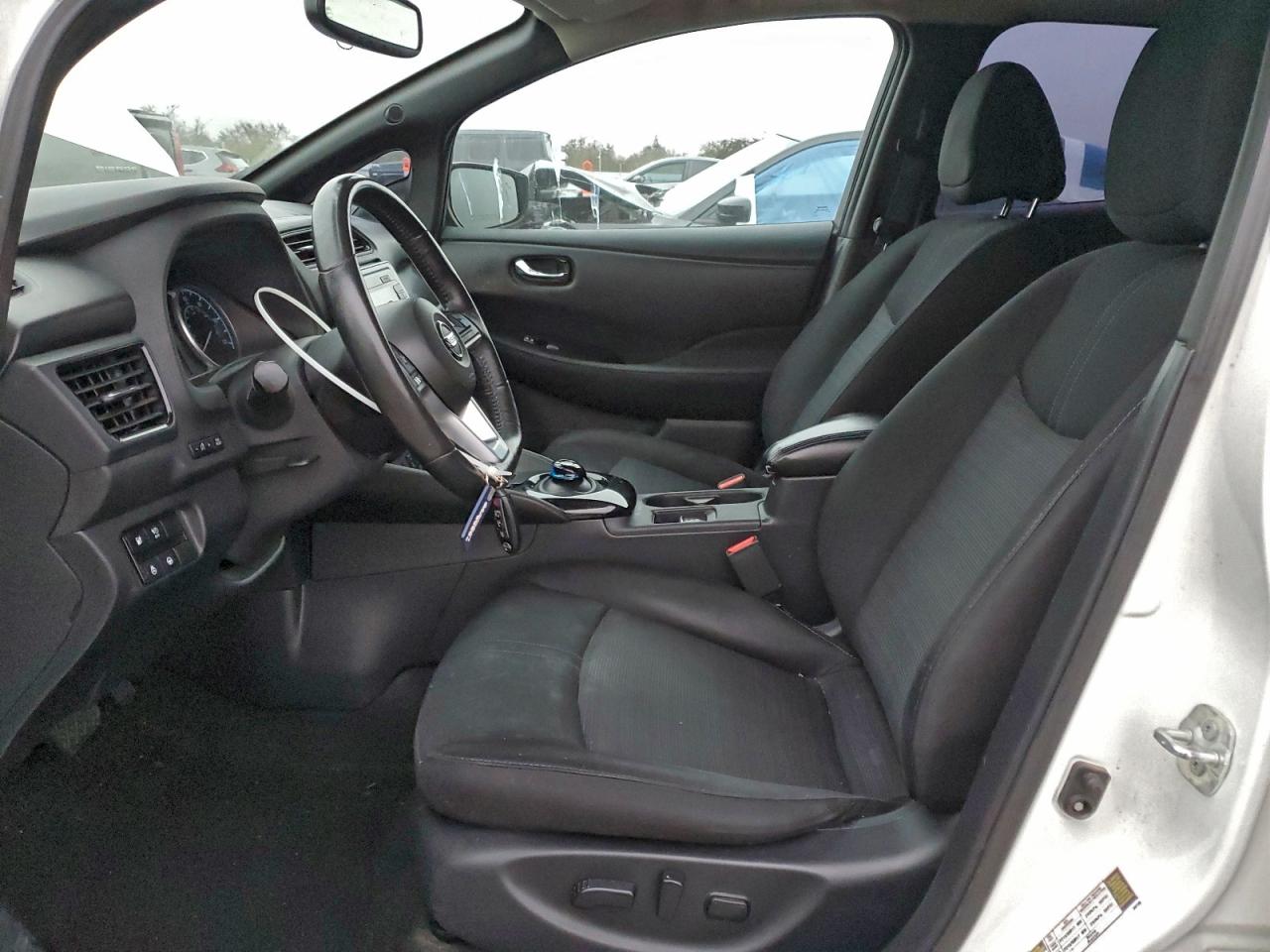 2019 NISSAN LEAF S photo 7