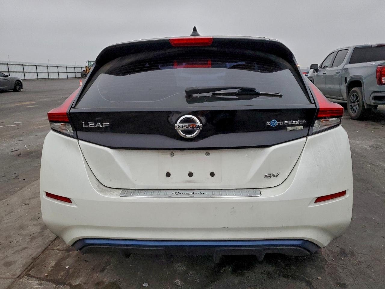 2019 NISSAN LEAF S photo 6