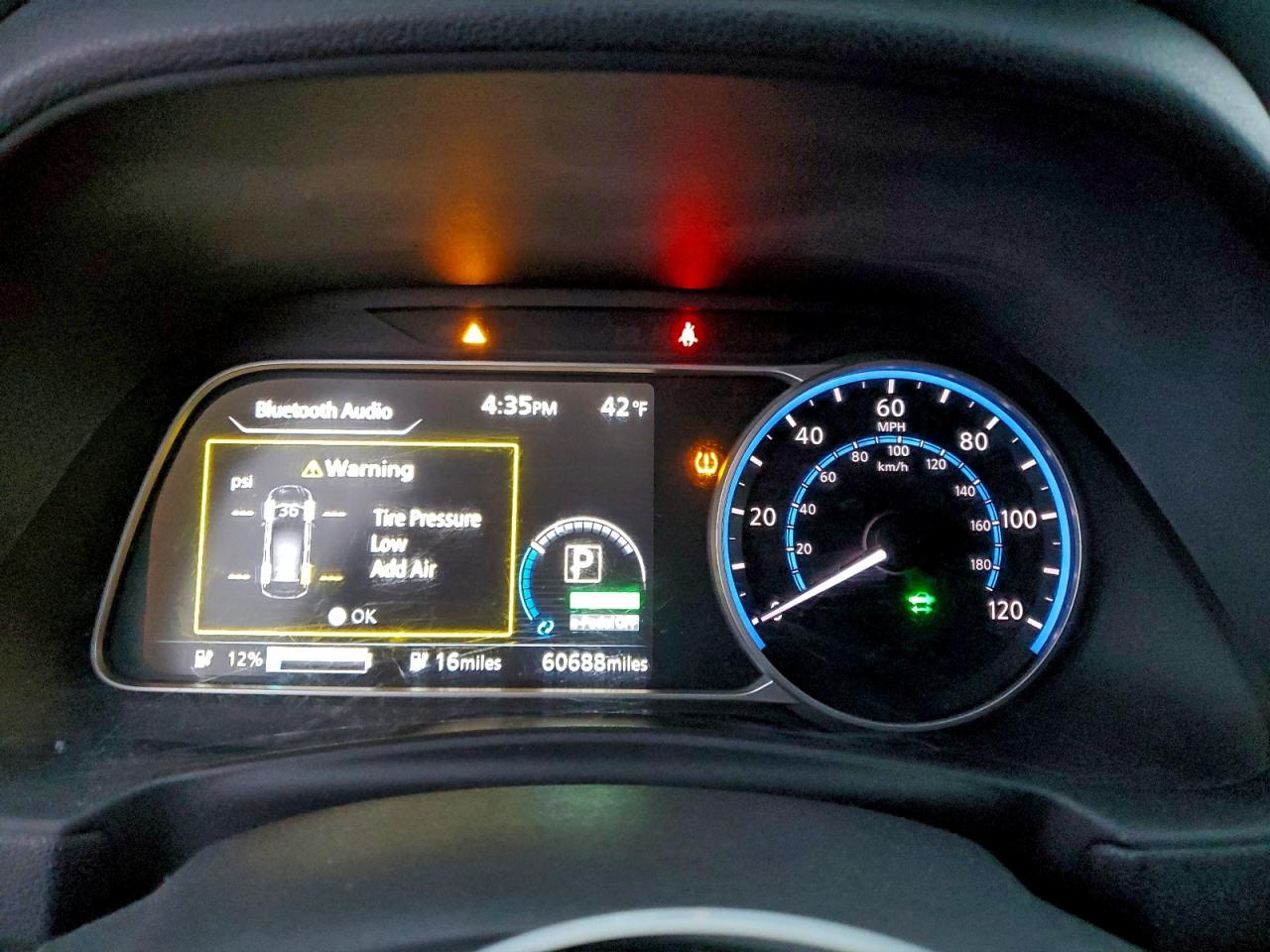 2019 NISSAN LEAF S photo 9