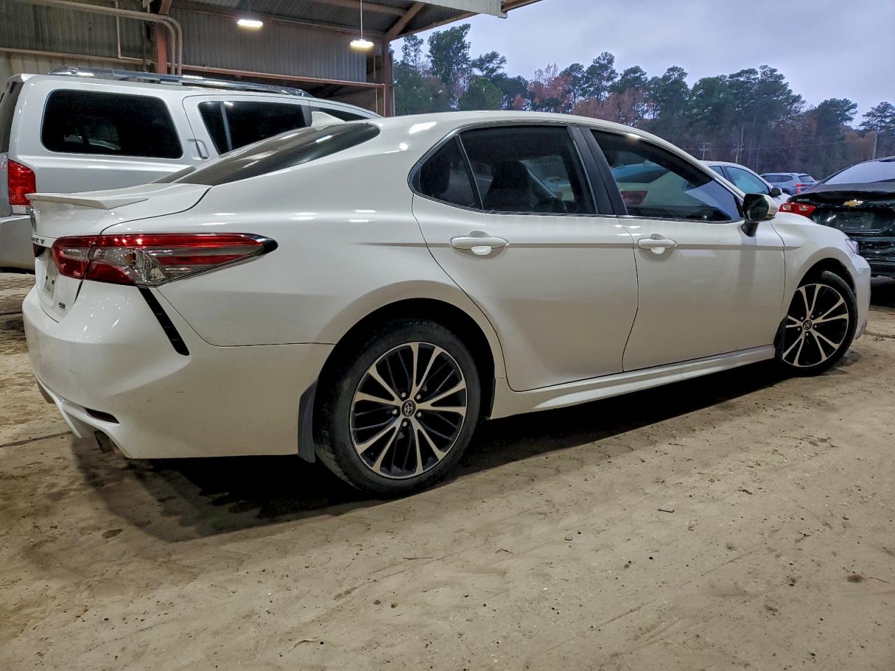 2019 TOYOTA CAMRY L photo 3