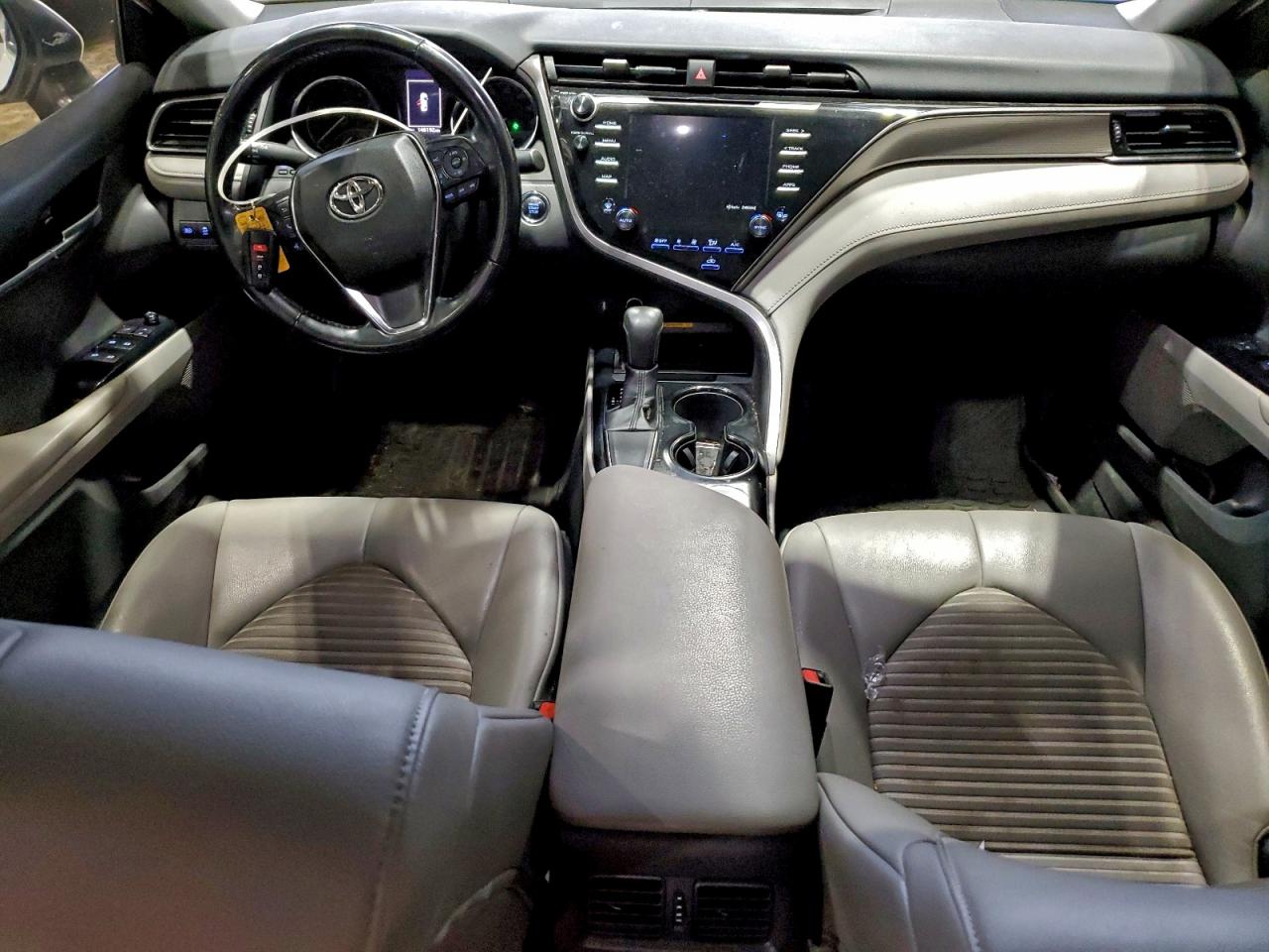 2019 TOYOTA CAMRY L photo 8