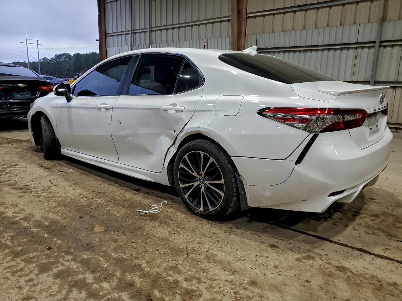 2019 TOYOTA CAMRY L photo 2