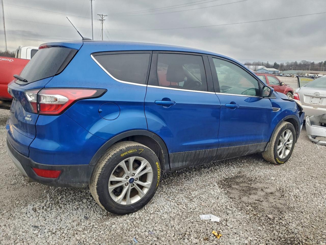 2017 FORD ESCAPE SE photo 3