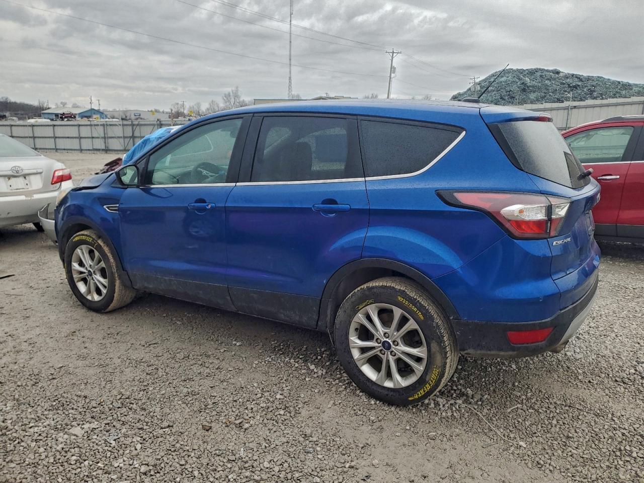 2017 FORD ESCAPE SE photo 2