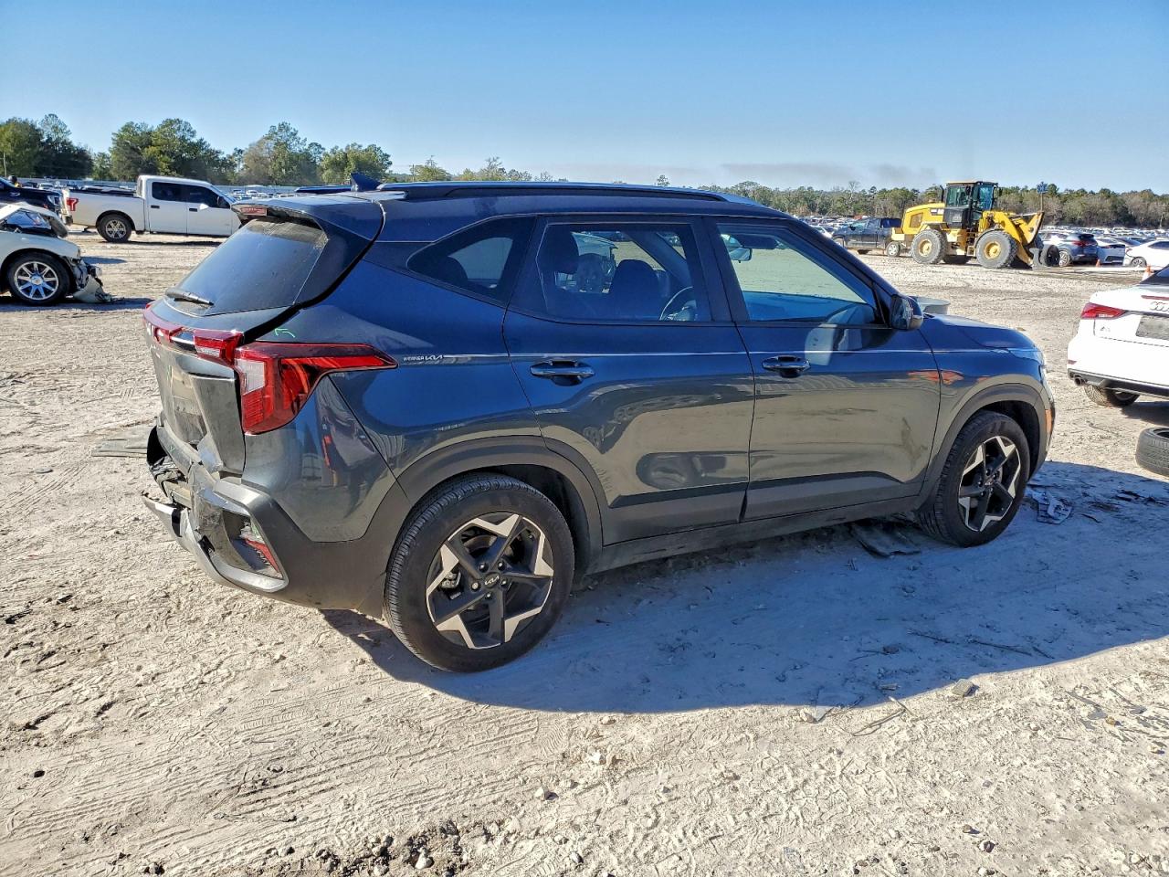2025 KIA SELTOS S photo 3