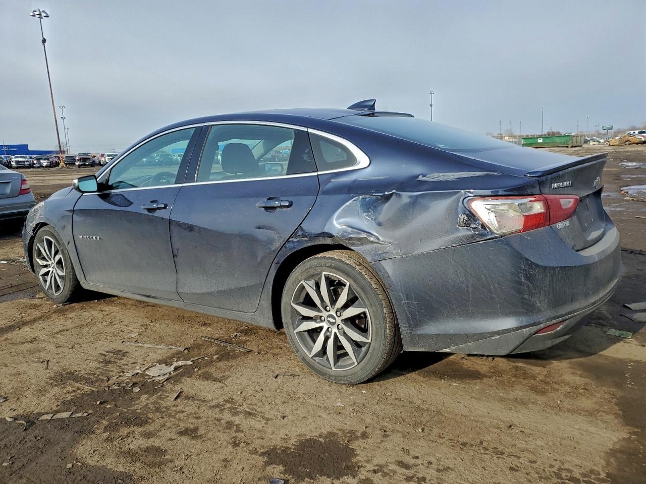 2017 CHEVROLET MALIBU LT photo 2