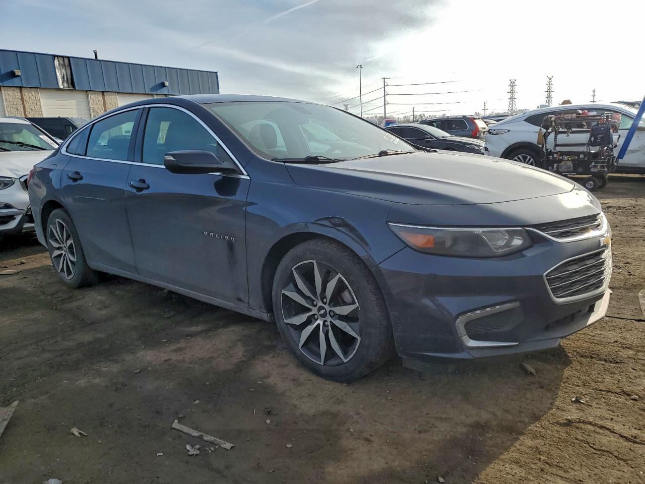 2017 CHEVROLET MALIBU LT photo 4