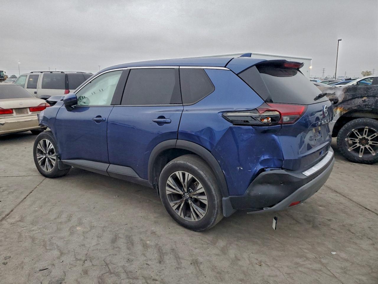 2021 NISSAN ROGUE SV photo 2