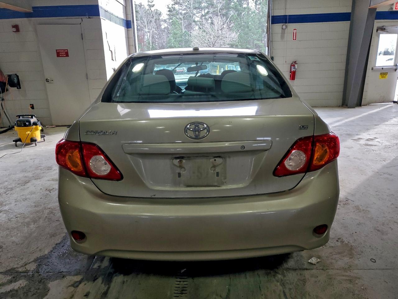 2010 TOYOTA COROLLA BASE photo 6