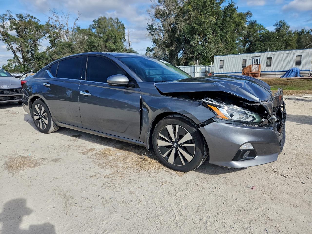 2019 NISSAN ALTIMA SV photo 4