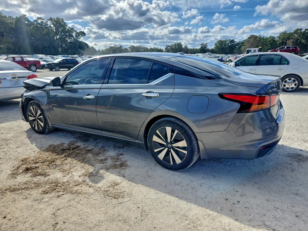 2019 NISSAN ALTIMA SV photo 2