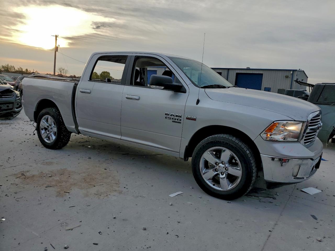 2019 RAM 1500 CLASSIC SLT photo 4