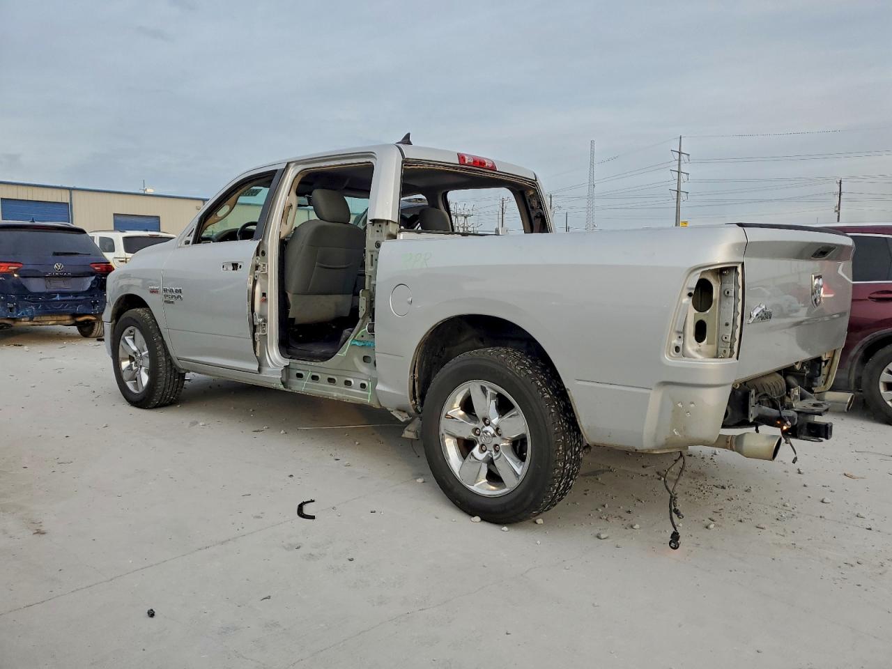 2019 RAM 1500 CLASSIC SLT photo 2