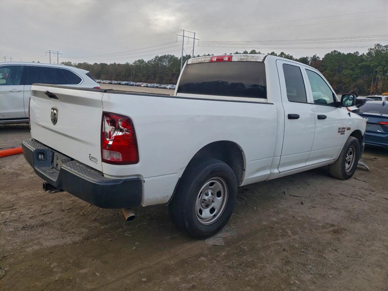 2019 RAM 1500 CLASSIC TRADESMAN photo 3