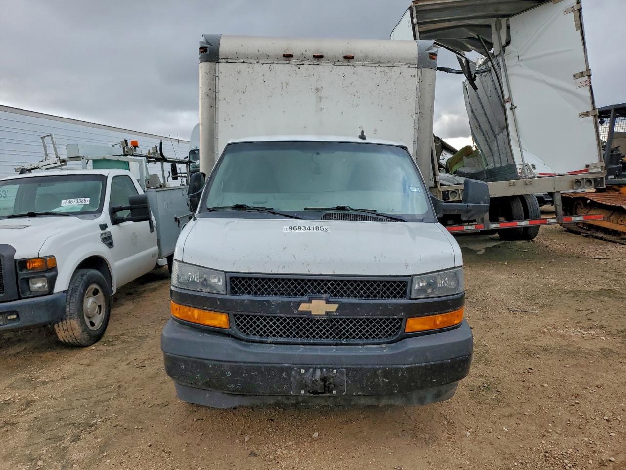 2019 CHEVROLET EXPRESS G3500 BOX TRUCK photo 9