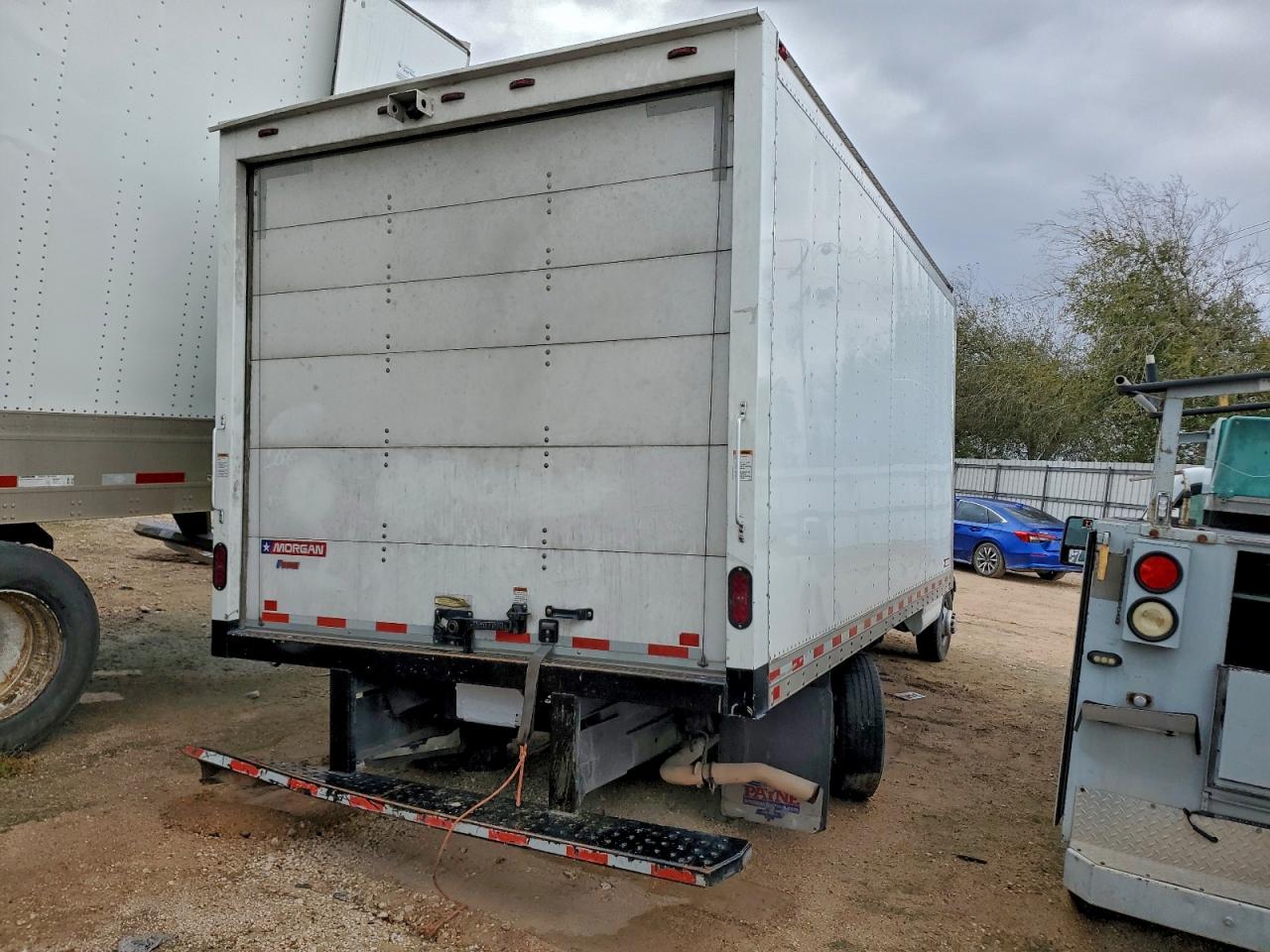 2019 CHEVROLET EXPRESS G3500 BOX TRUCK photo 5
