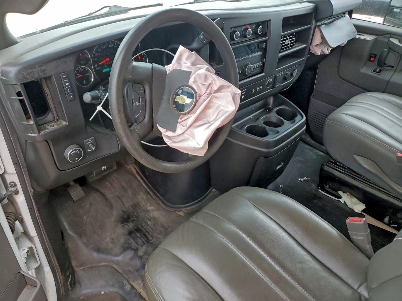 2019 CHEVROLET EXPRESS G3500 BOX TRUCK photo 15