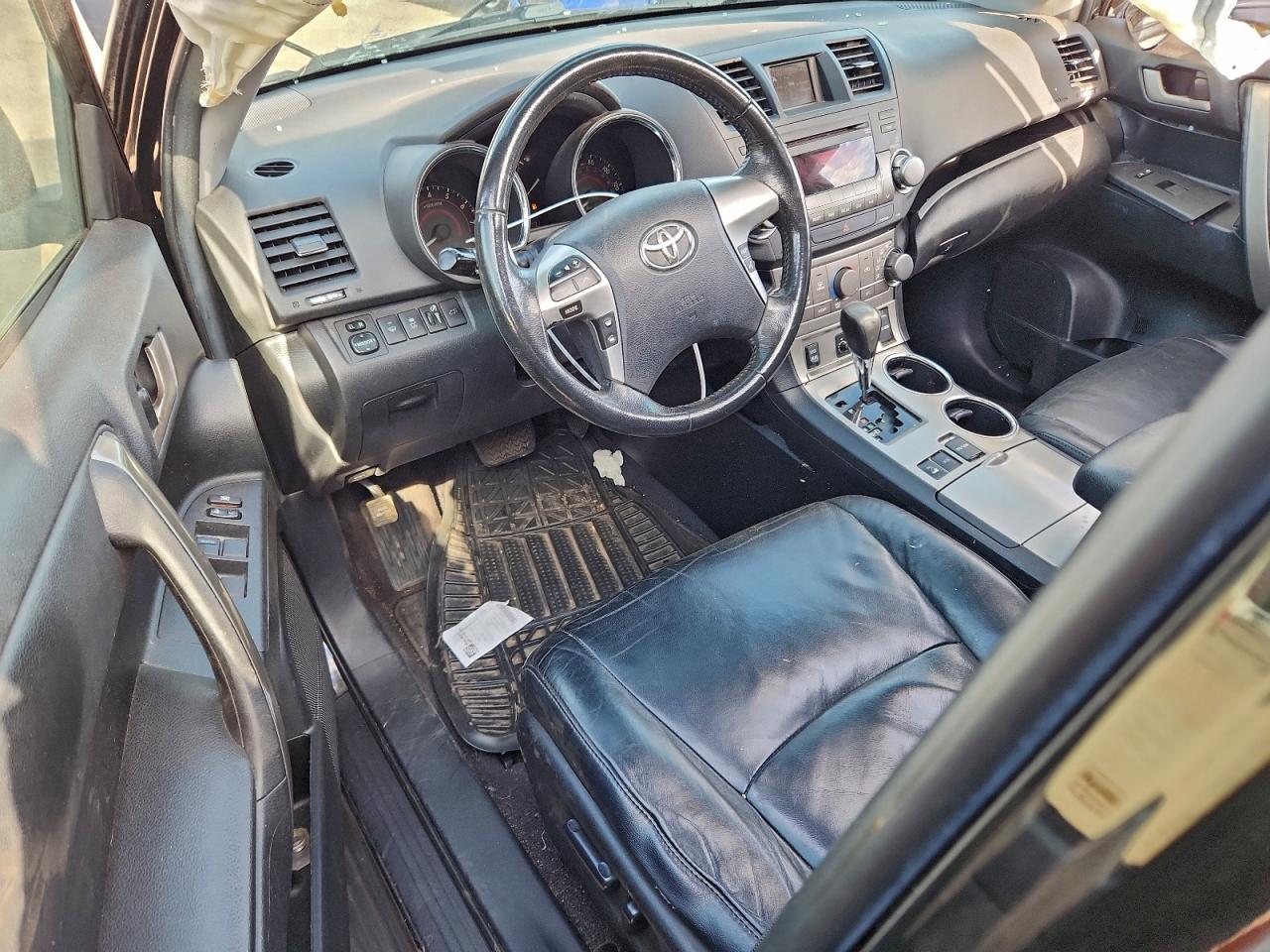 2011 TOYOTA HIGHLANDER BASE photo 8