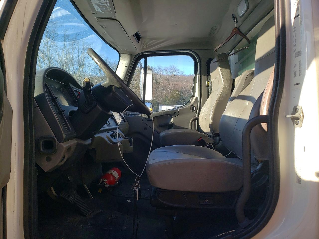 2018 FREIGHTLINER BUSINESS CLASS M2 REFRIGERATED BOX TRUCK photo 7