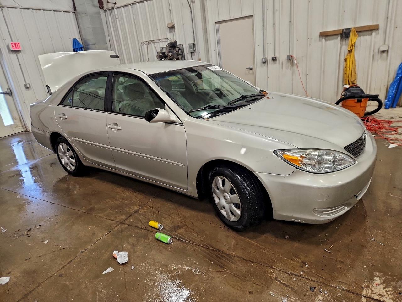 2004 TOYOTA CAMRY LE photo 4