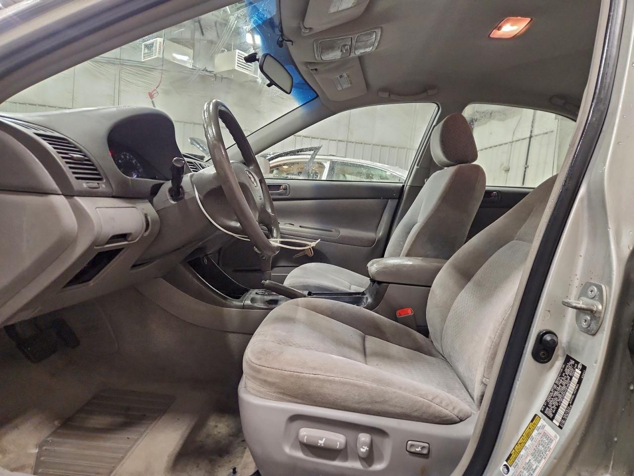 2004 TOYOTA CAMRY LE photo 7
