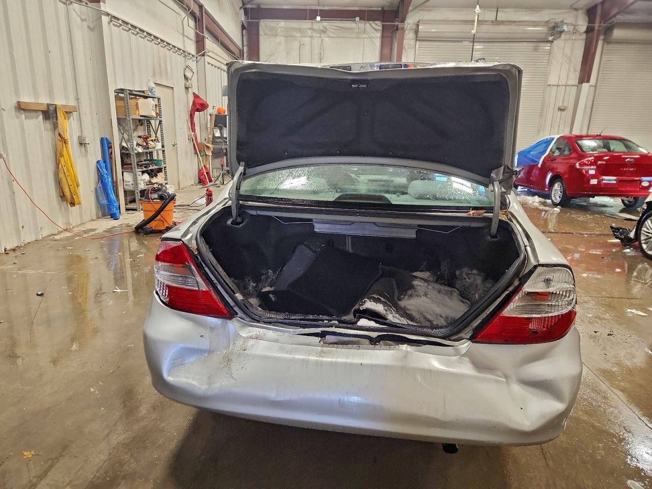 2004 TOYOTA CAMRY LE photo 6