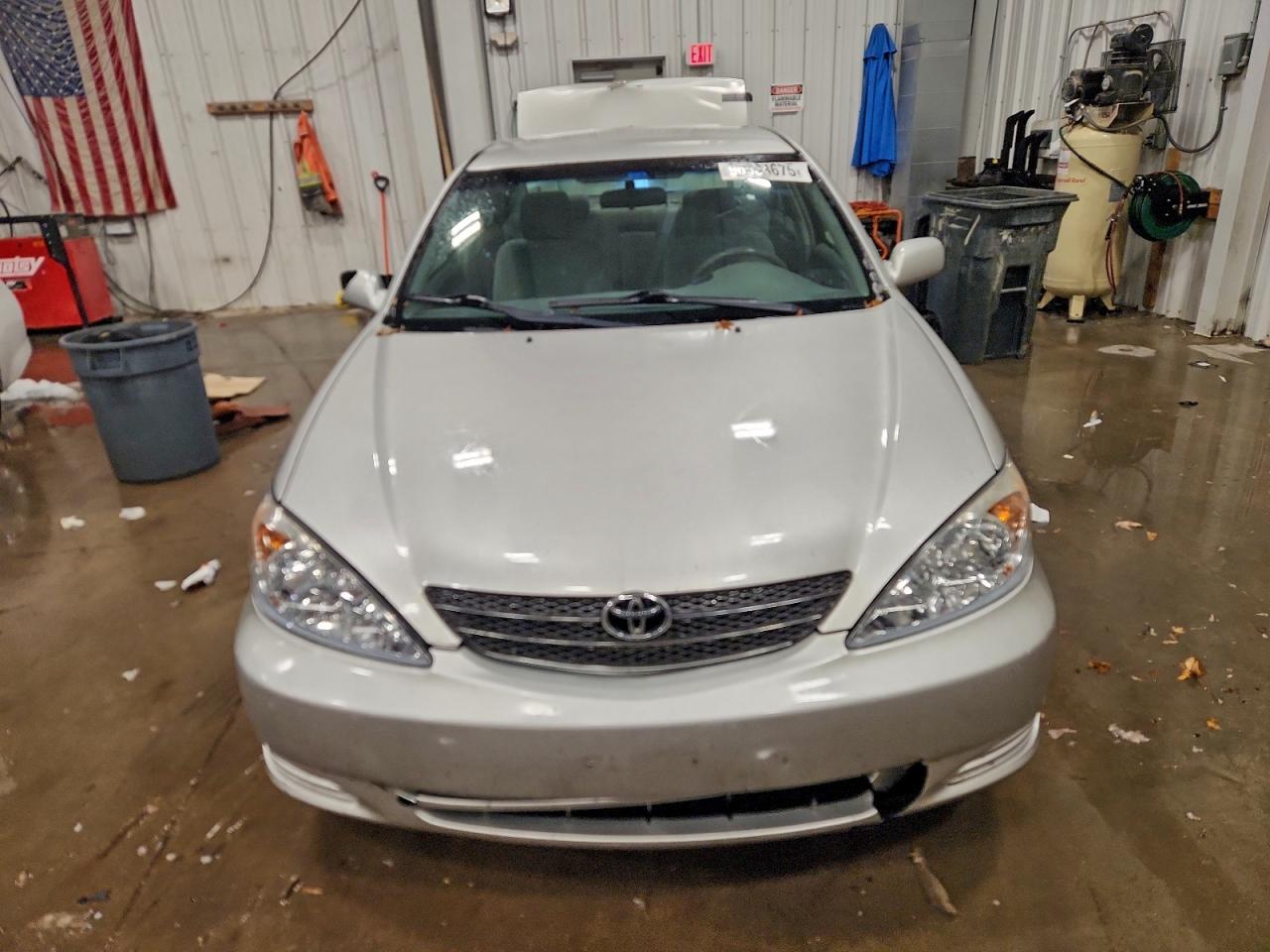 2004 TOYOTA CAMRY LE photo 5