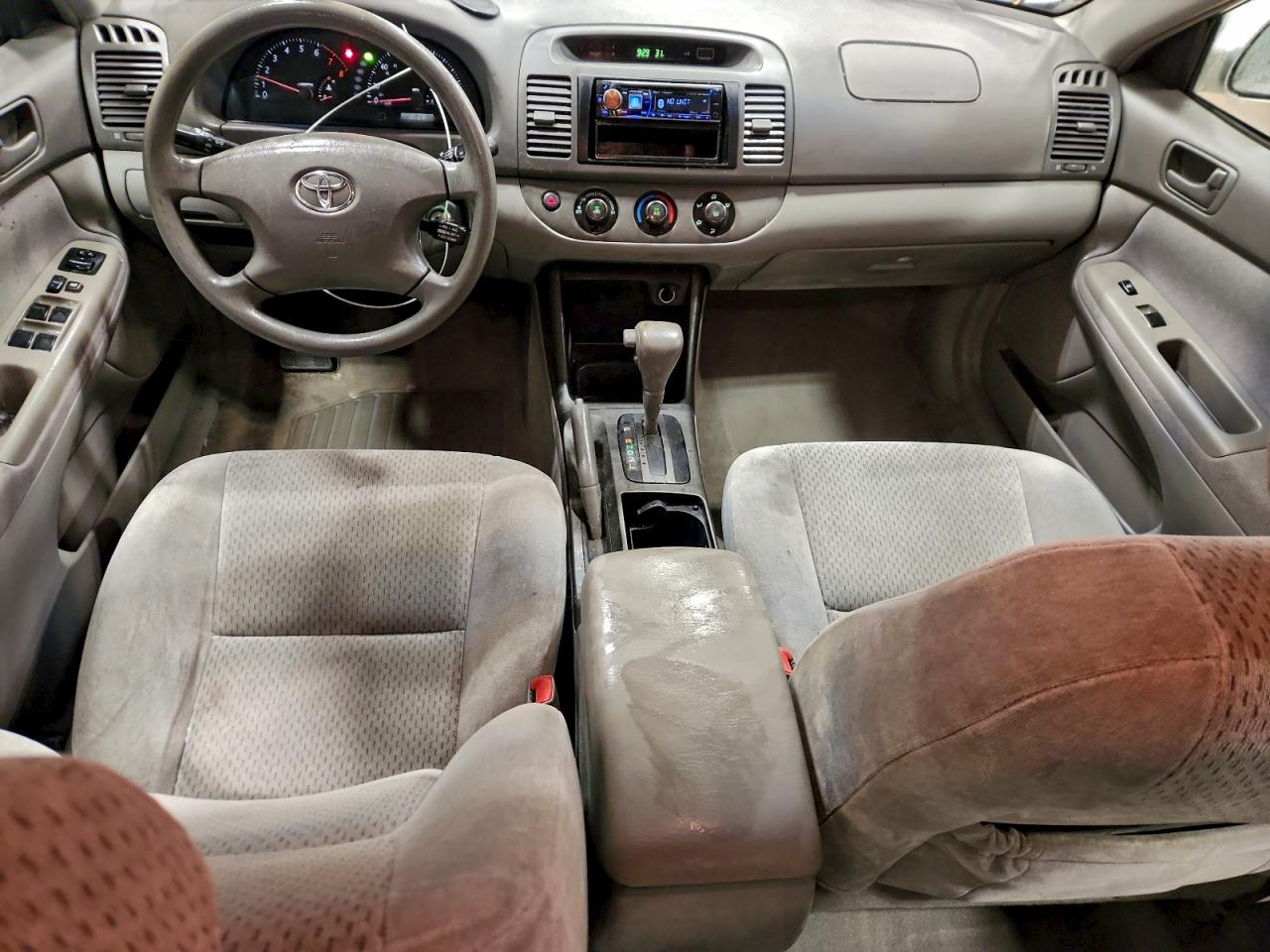 2004 TOYOTA CAMRY LE photo 8
