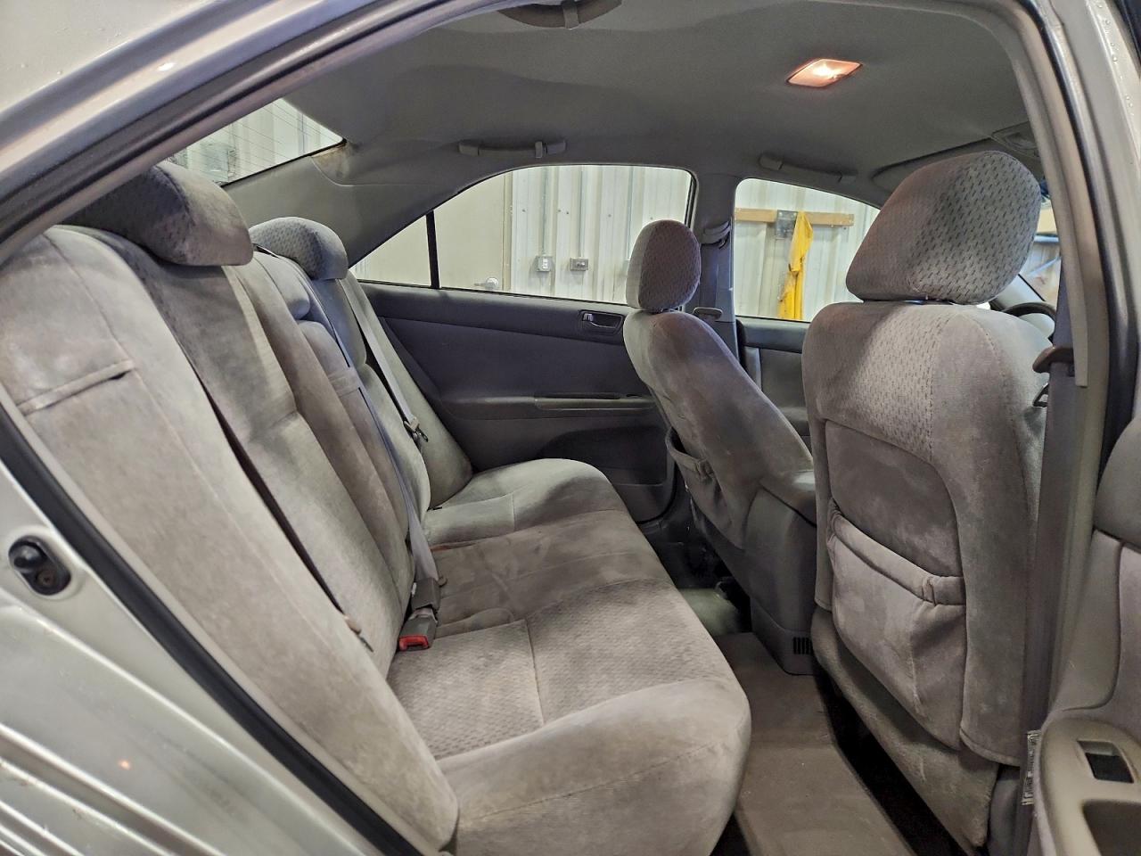 2004 TOYOTA CAMRY LE photo 10
