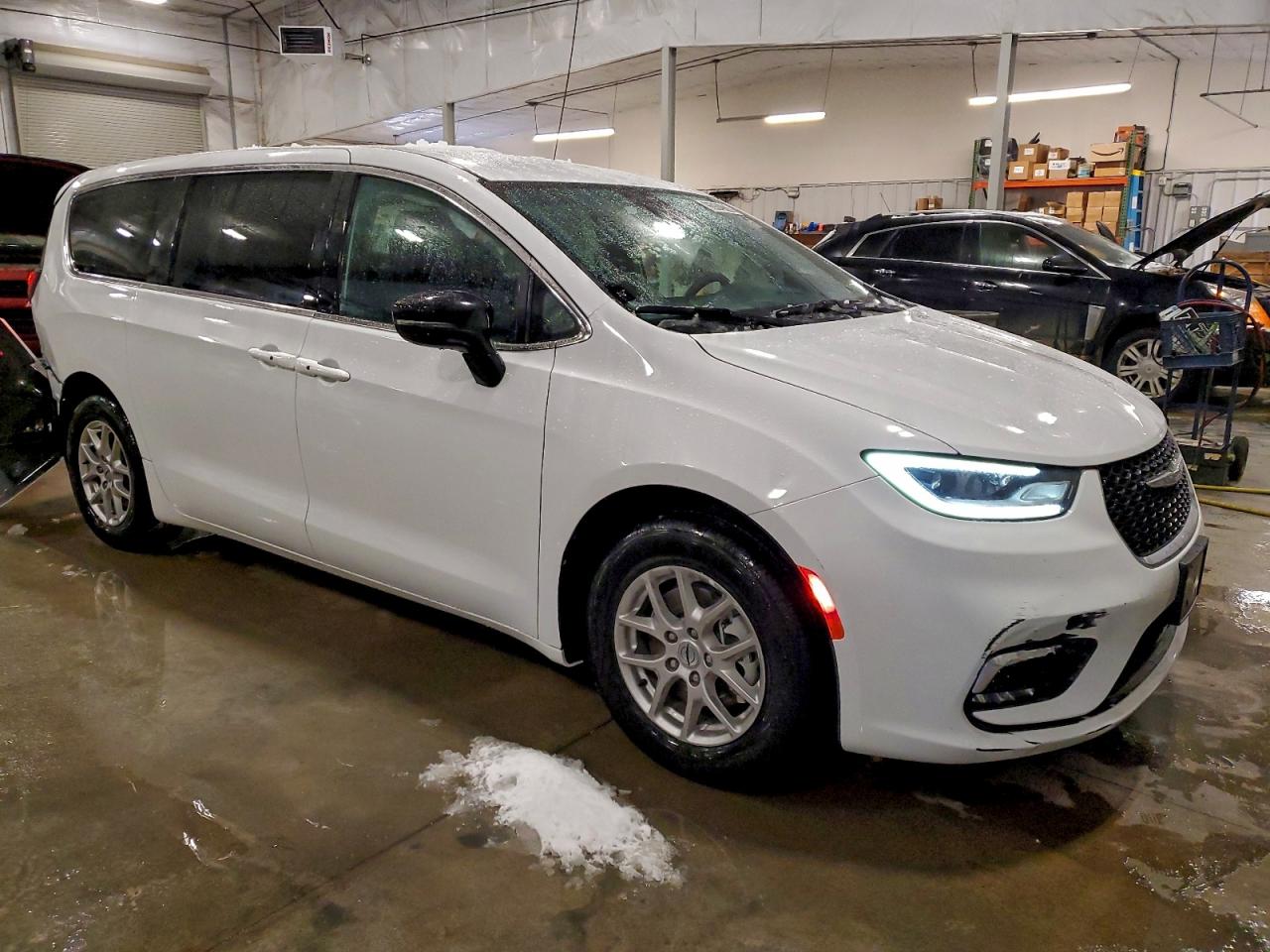 2025 CHRYSLER PACIFICA SELECT photo 4