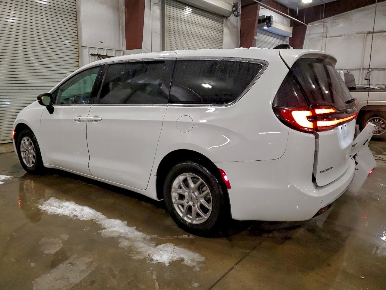2025 CHRYSLER PACIFICA SELECT photo 2