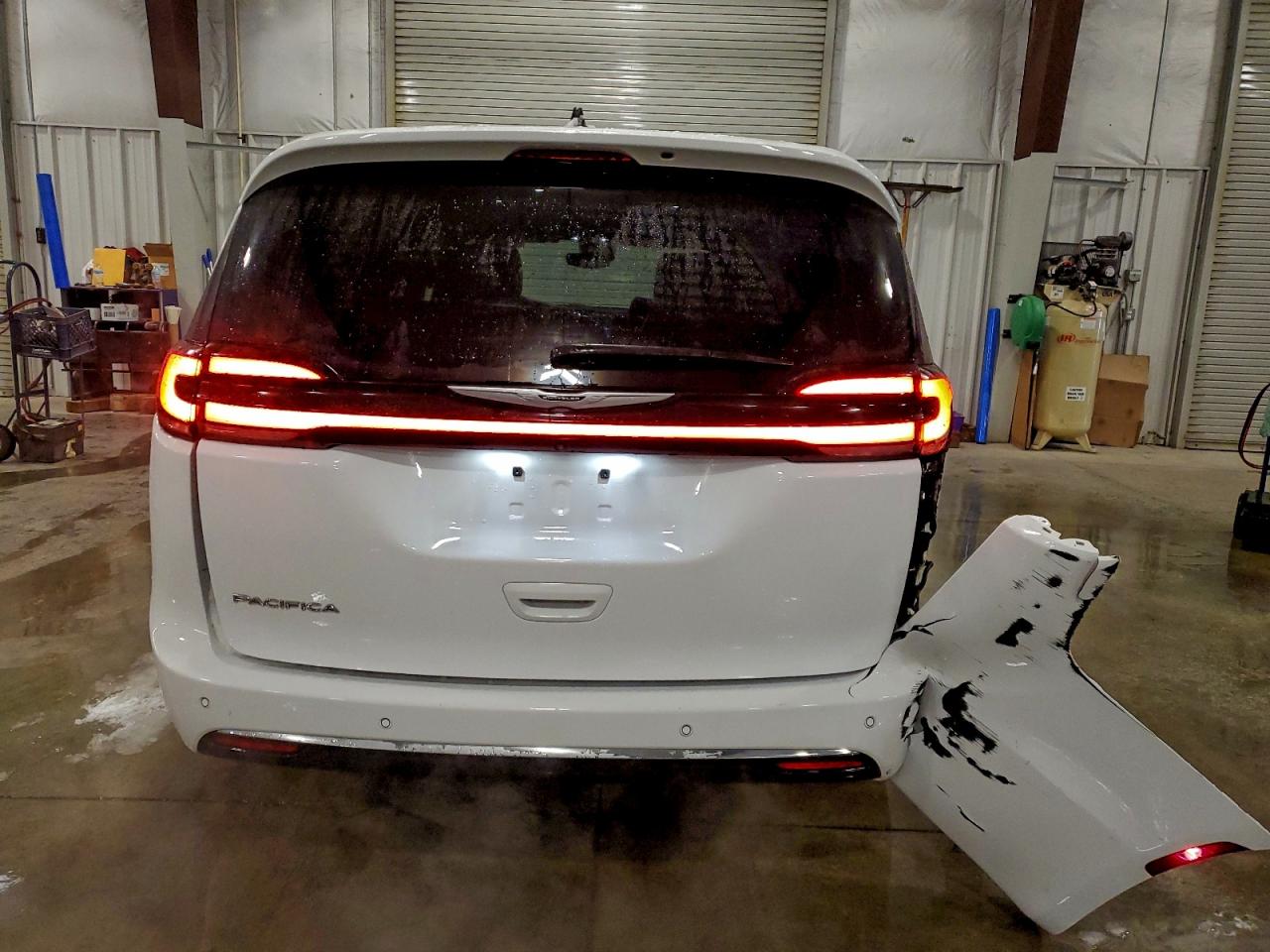 2025 CHRYSLER PACIFICA SELECT photo 6