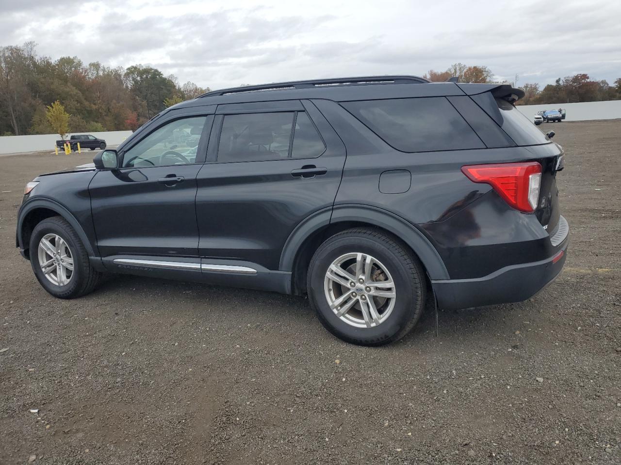2020 FORD EXPLORER XLT photo 2