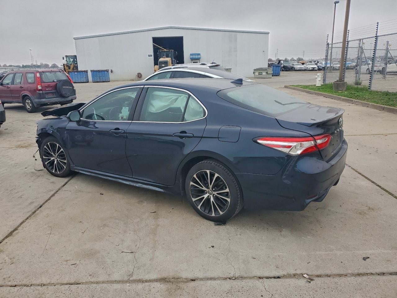 2020 TOYOTA CAMRY SE photo 2