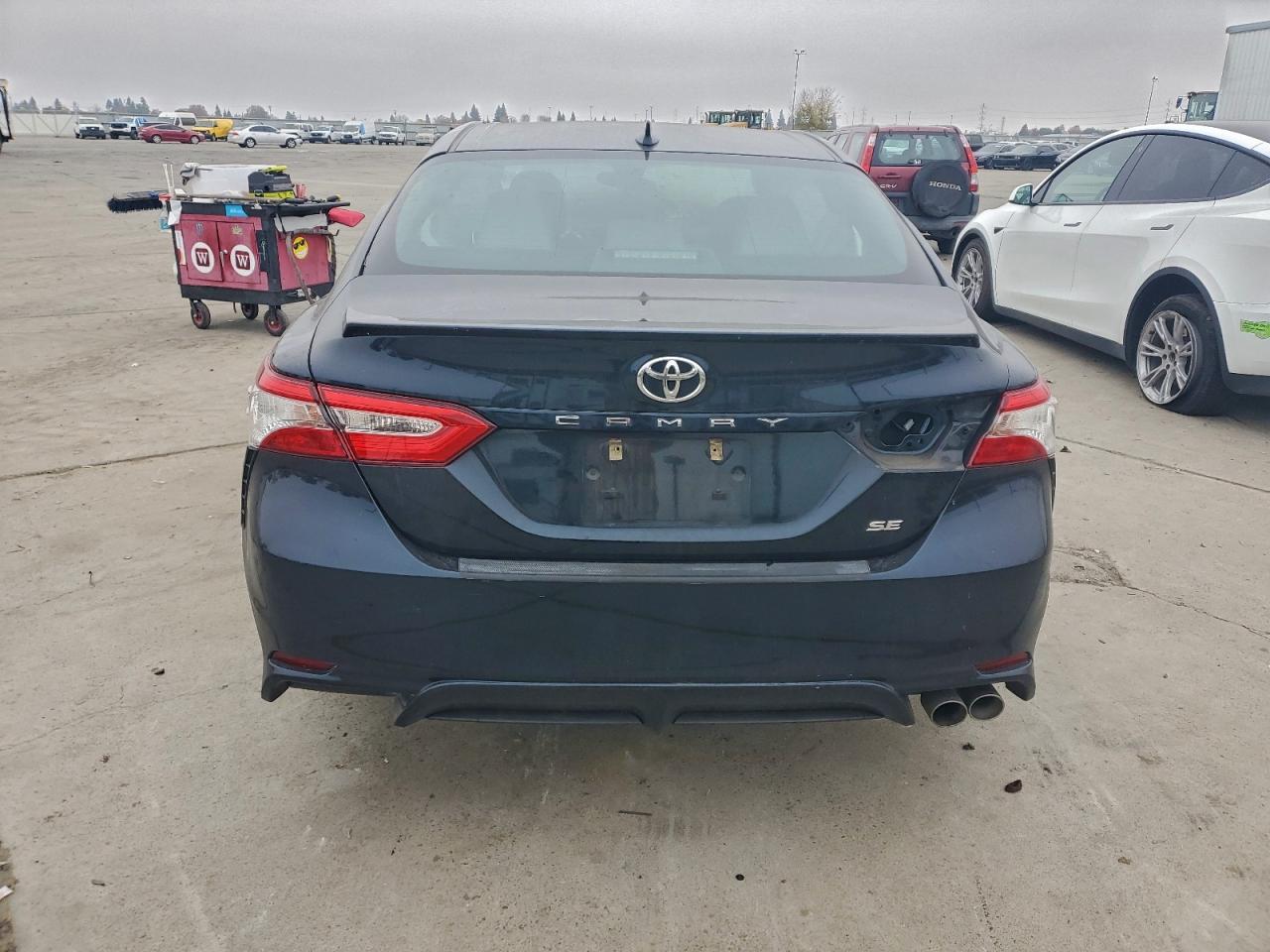 2020 TOYOTA CAMRY SE photo 6