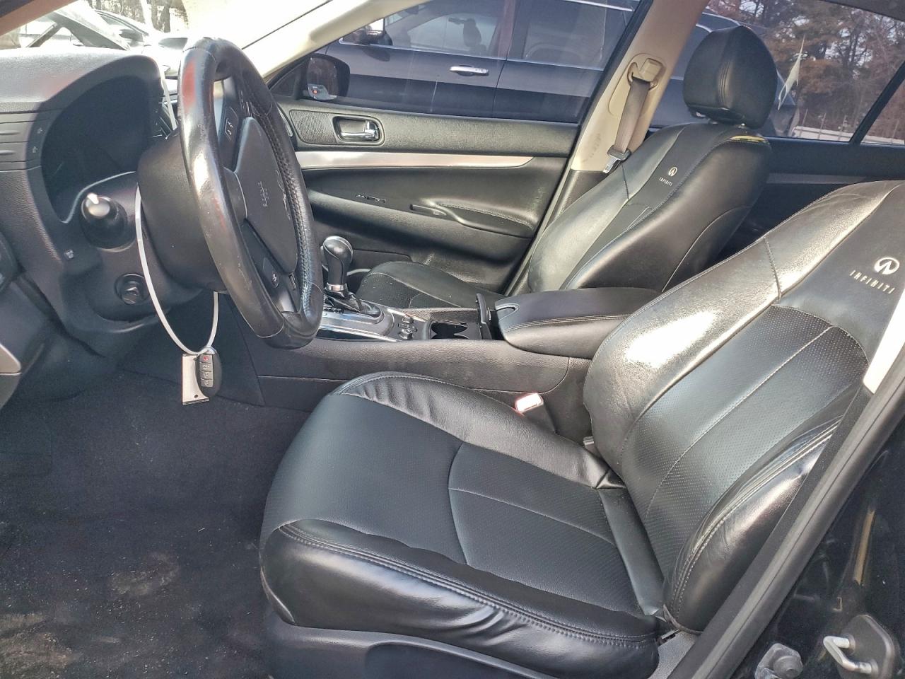 2013 INFINITI G37 photo 7
