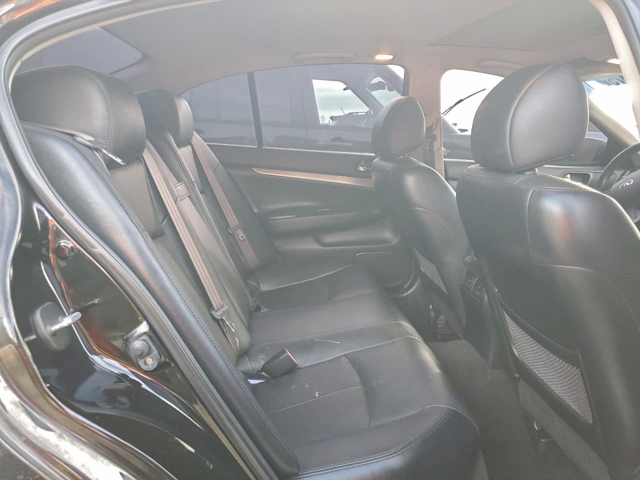 2013 INFINITI G37 photo 10